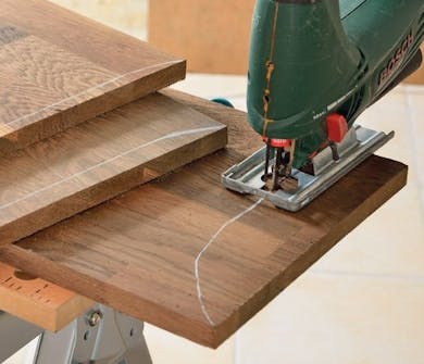 Nye trappetrinn: Skjær etter oppmerkingen Nye trappetrinn: Skjær etter oppmerkingen